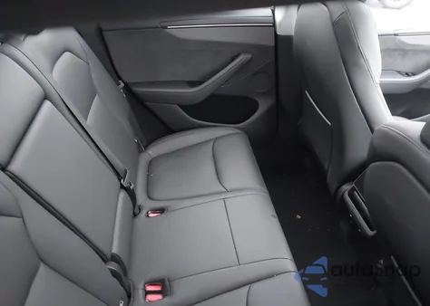 2026 Tesla Model Y Long Range Dual Motor All-Wheel Drive z USA, uszkodzony, nr VIN 7SAYGDED8TF386743